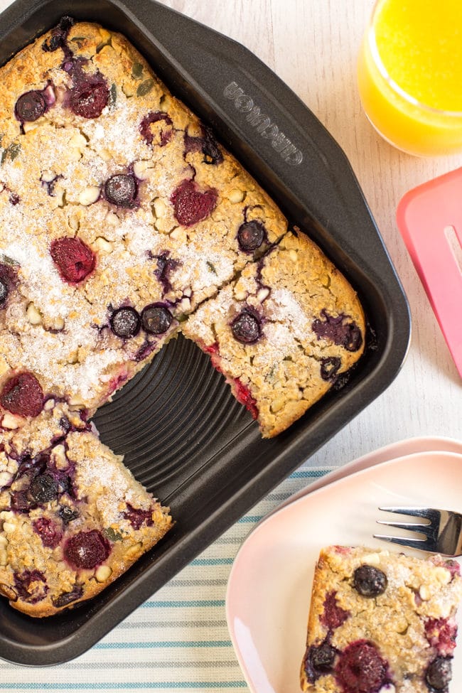 Raspberry and blueberry oaty breakfast bars - an easy make-ahead breakfast to prepare on Sunday night and have ready through the week! Almost 9 grams of protein per bar!