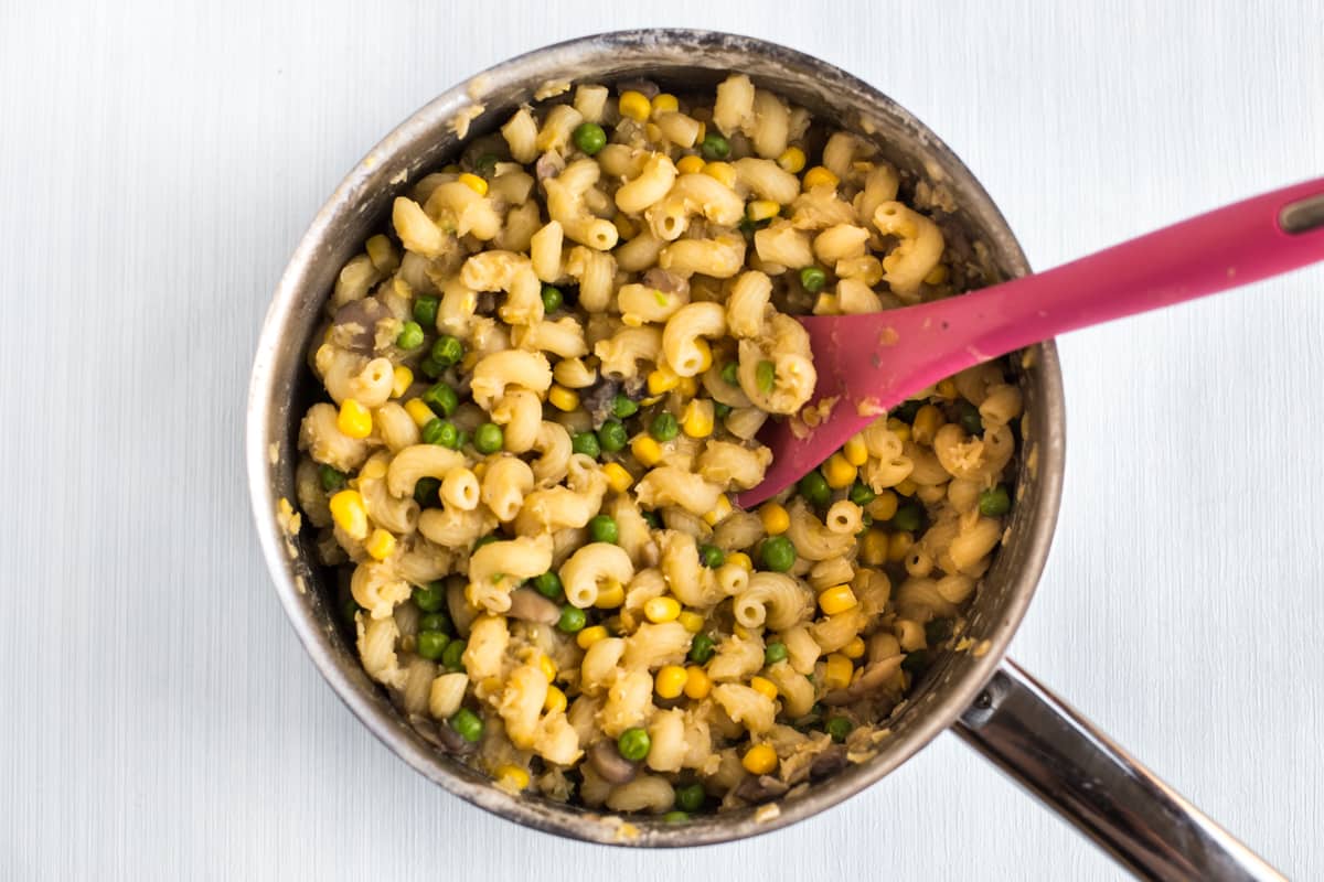 Cooked pasta, lentils and vegetables in a pan.