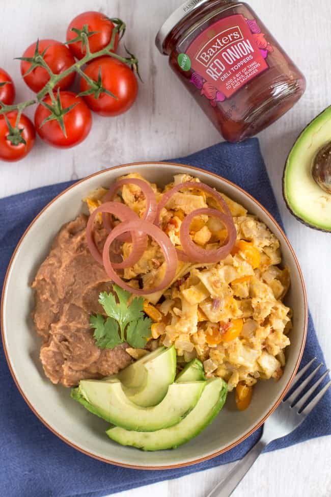 Easy vegetarian migas - a Tex Mex breakfast dish that's basically scrambled eggs with veggies and pieces of crispy tortilla. So tasty!
