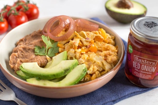 Easy vegetarian migas - a Tex Mex breakfast dish that's basically scrambled eggs with veggies and pieces of crispy tortilla. So tasty!