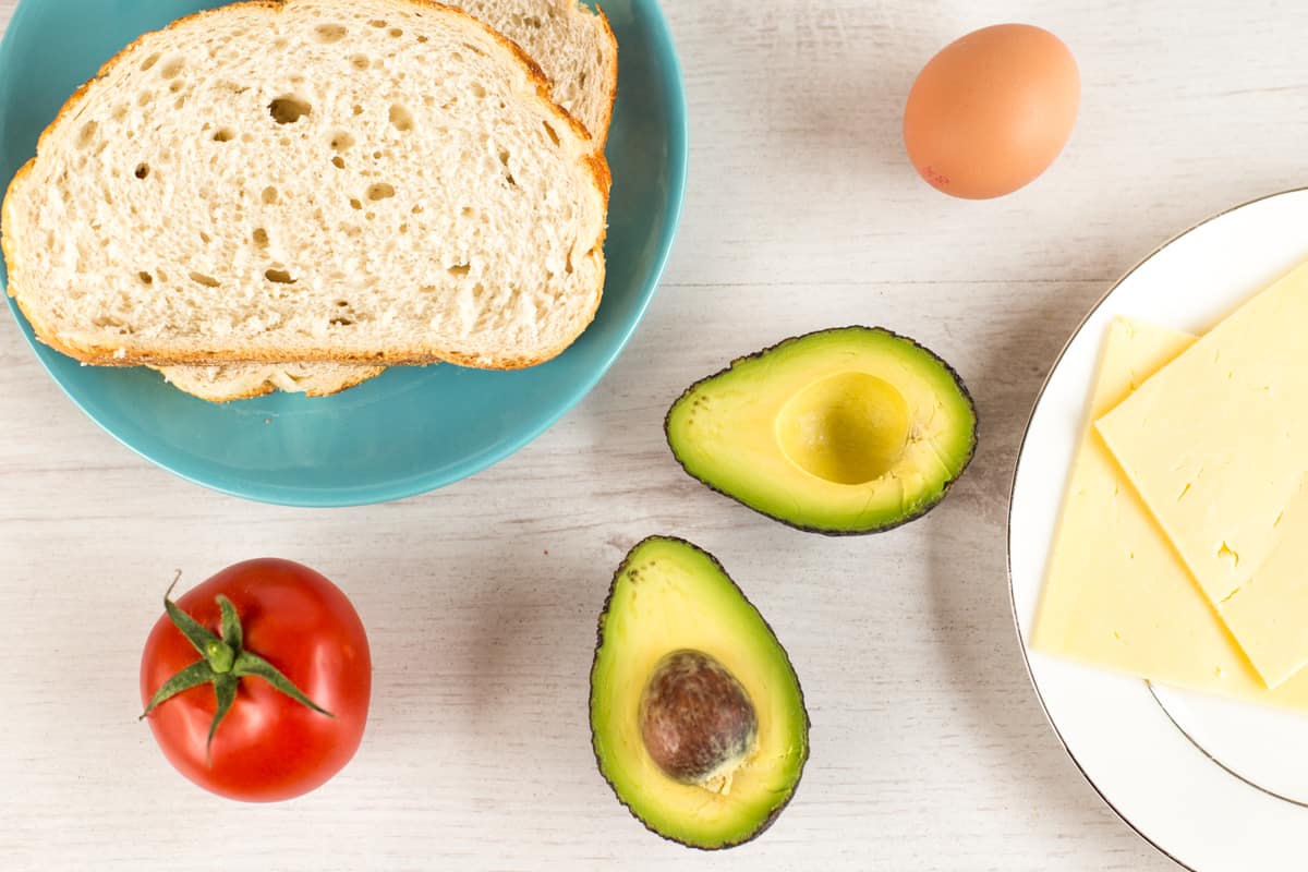 Ingredients for egg in a hole breakfast sandwiches.
