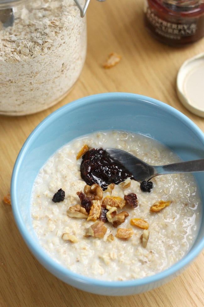 Homemade instant oatmeal - only three ingredients, and less than a third of the price of the shop-bought stuff! Have breakfast ready in seconds (my favourite is with a dollop of chocolate spread!)