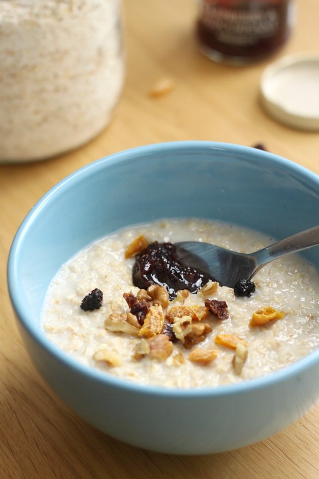 Homemade instant oatmeal - only three ingredients, and less than a third of the price of the shop-bought stuff! Have breakfast ready in seconds (my favourite is with a dollop of chocolate spread!)