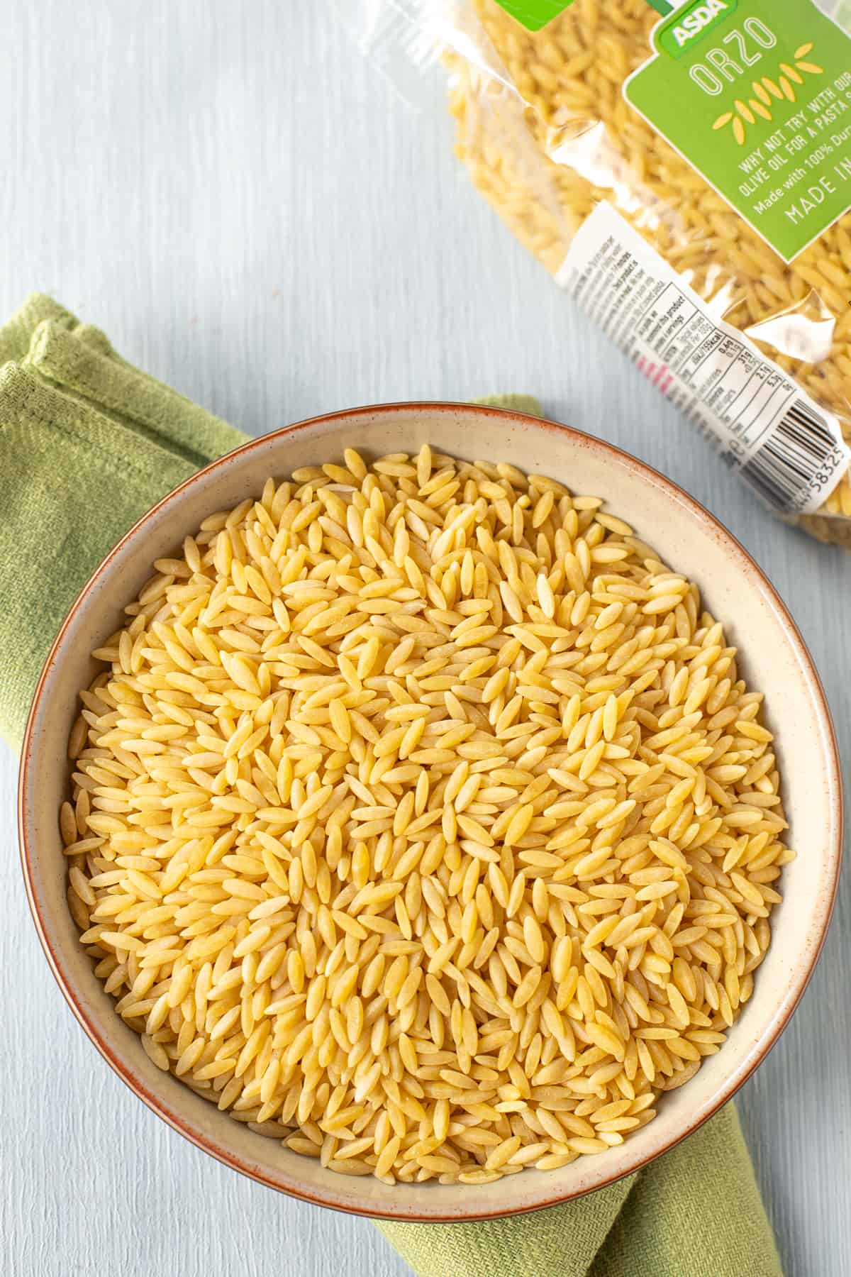 A bowl of dried orzo.