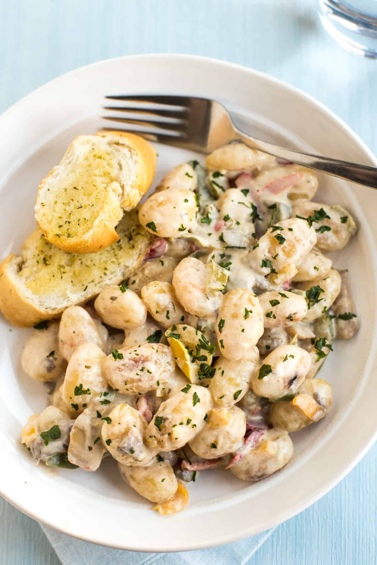 Fried gnocchi in a creamy sauce with garlic bread.