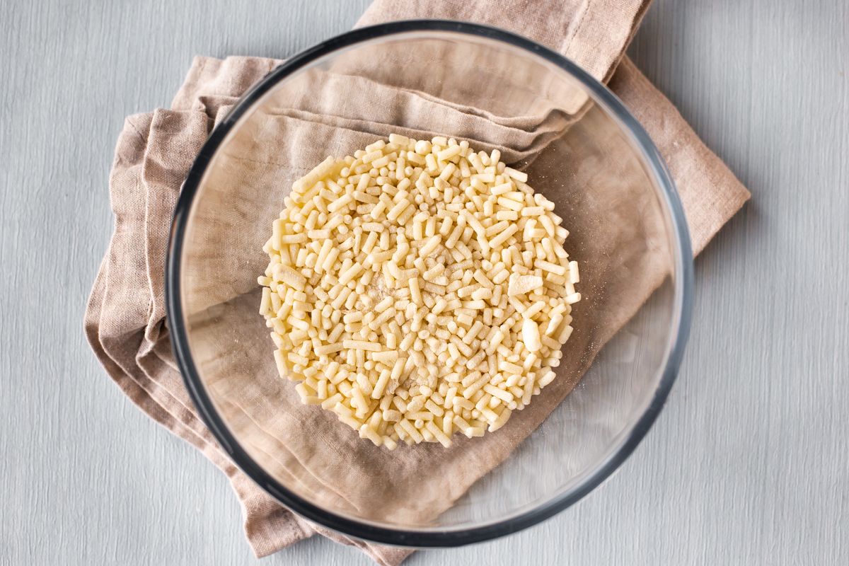 A bowl of vegetarian suet pellets.