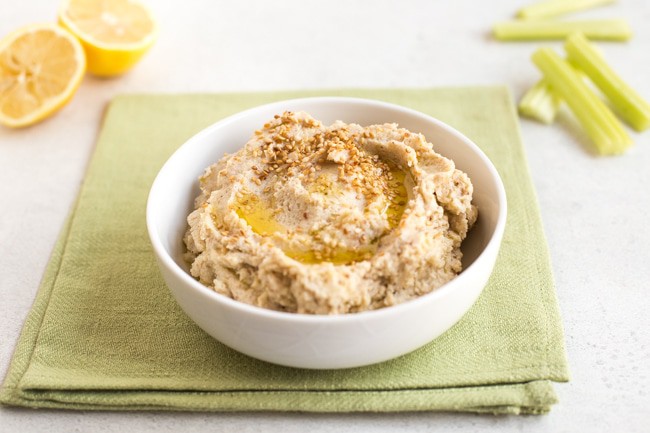Low-carb cauliflower hummus