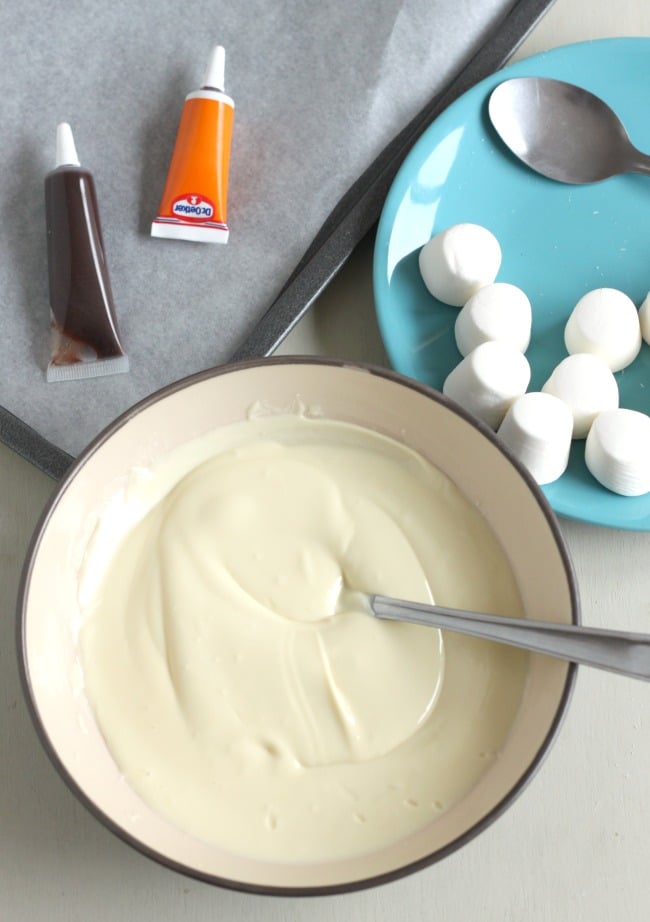 Melted chocolate snowmen - easy, adorable, and a great way to get kids into the kitchen!