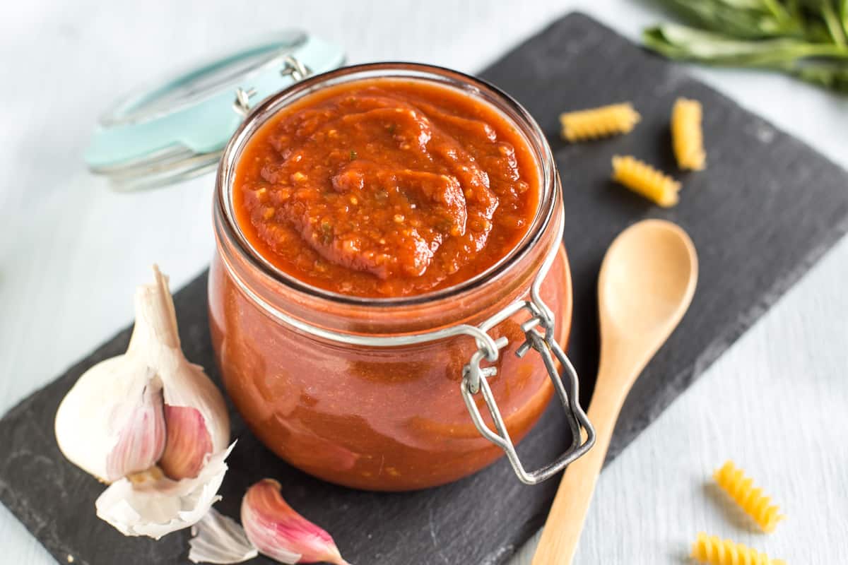 Slow cooker tomato sauce in a jar