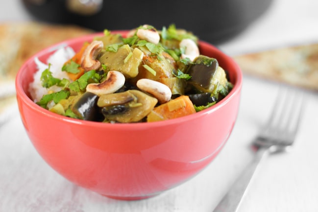 Easy Sri Lankan curry with toasted cashews