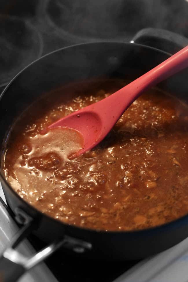 The best homemade vegetarian gravy - with a secret ingredient that adds HEAPS of flavour! You won't miss the meat juices :) Perfect for a vegetarian Christmas dinner, Sunday roast, or any other Meat Free Monday!