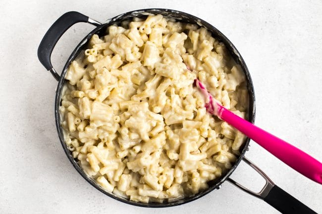 Creamy macaroni cheese in a large frying pan
