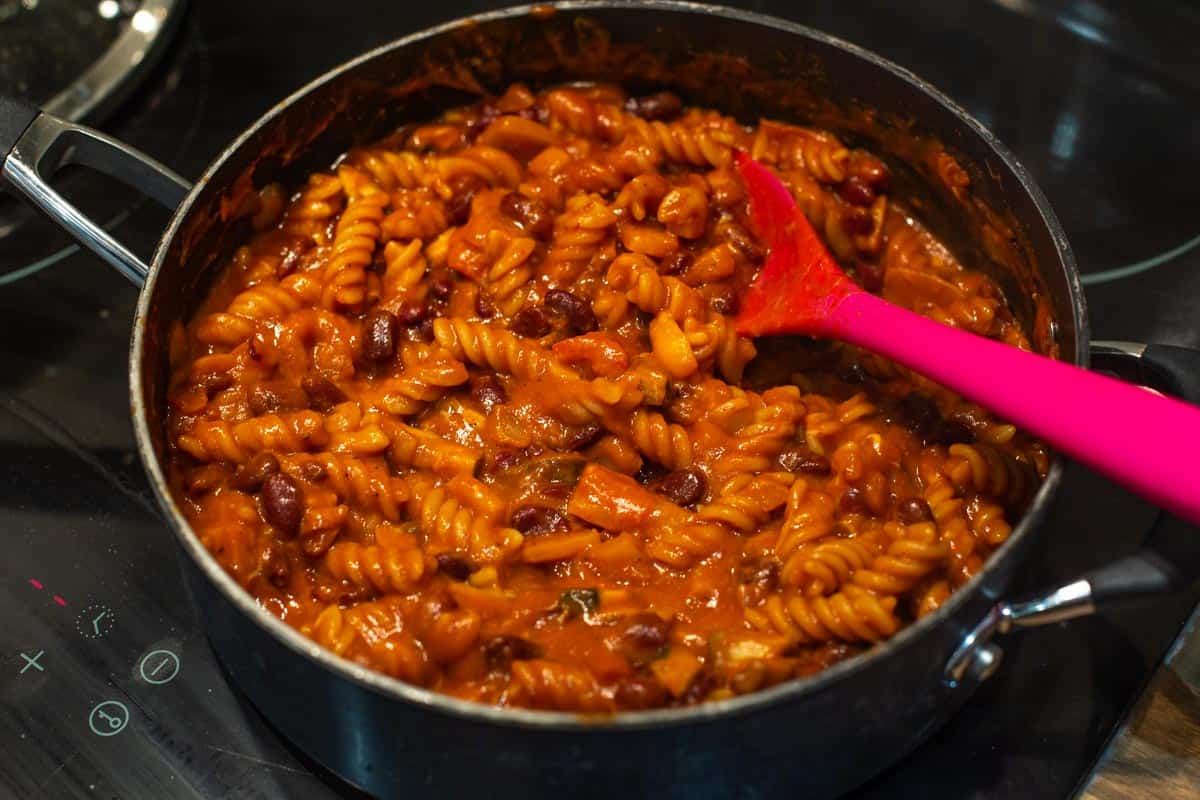 Vegetarian chilli mac cooking in a pan.